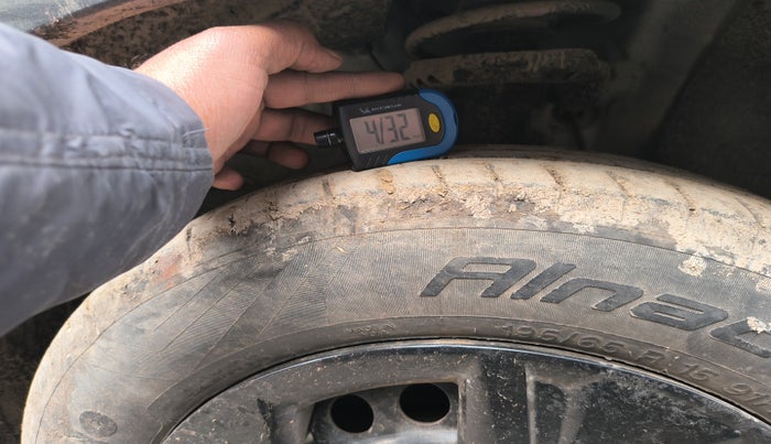 2022 Hyundai VENUE S 1.2, Petrol, Manual, 33,003 km, tyre