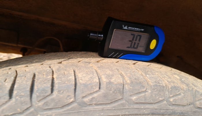 2012 Hyundai Eon D-LITE+, Petrol, Manual, 1,49,646 km, tyre