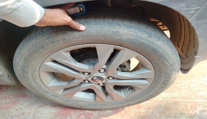 2019 KIA SELTOS HTX IVT 1.5 PETROL, Petrol, Automatic, 1,24,893 km, tyre