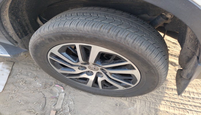 2023 MG GLOSTER SAVVY 7 STR 2.0 TWIN TURBO 4WD, Diesel, Automatic, 1,09,241 km, tyre