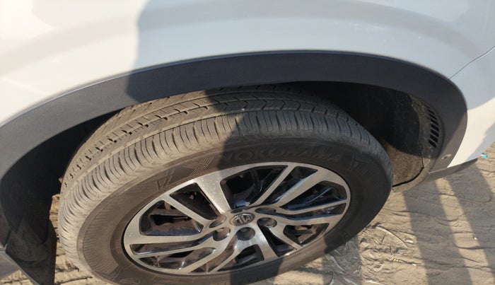 2023 MG GLOSTER SAVVY 7 STR 2.0 TWIN TURBO 4WD, Diesel, Automatic, 1,09,241 km, tyre