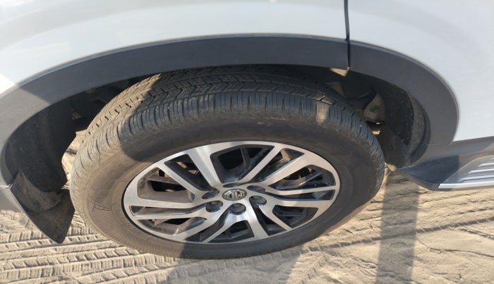 2023 MG GLOSTER SAVVY 7 STR 2.0 TWIN TURBO 4WD, Diesel, Automatic, 1,09,241 km, tyre