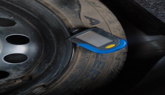 2011 Maruti Wagon R 1.0 VXI, Petrol, Manual, 85,304 km, tyre