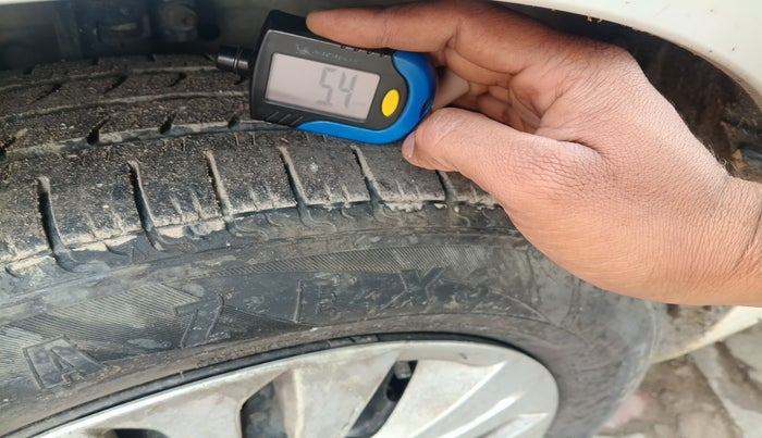 2012 Maruti Ertiga VDI, Diesel, Manual, 1,90,334 km, tyre