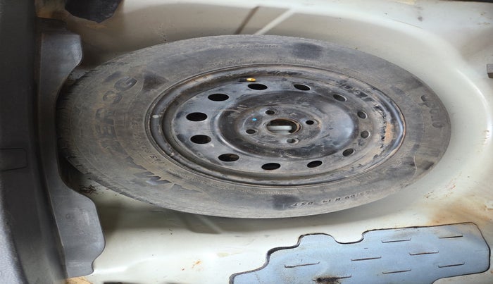 2013 Maruti Swift Dzire VXI, Petrol, Manual, 72,109 km, tyre