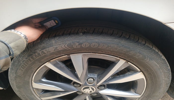 2022 Skoda SLAVIA STYLE 1.0L TSI AT, Petrol, Automatic, 29,240 km, tyre