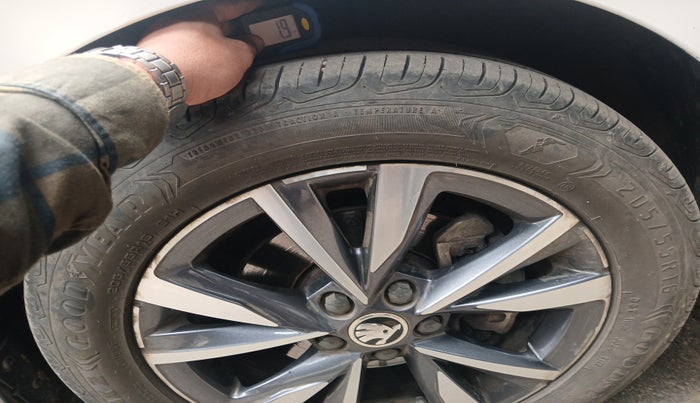 2022 Skoda SLAVIA STYLE 1.0L TSI AT, Petrol, Automatic, 29,240 km, tyre