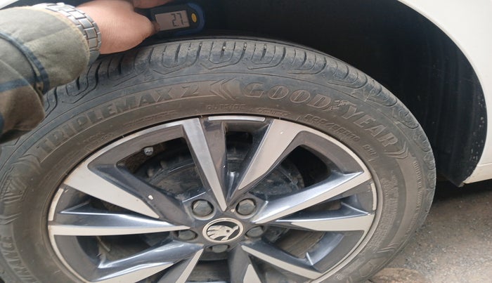 2022 Skoda SLAVIA STYLE 1.0L TSI AT, Petrol, Automatic, 29,240 km, tyre