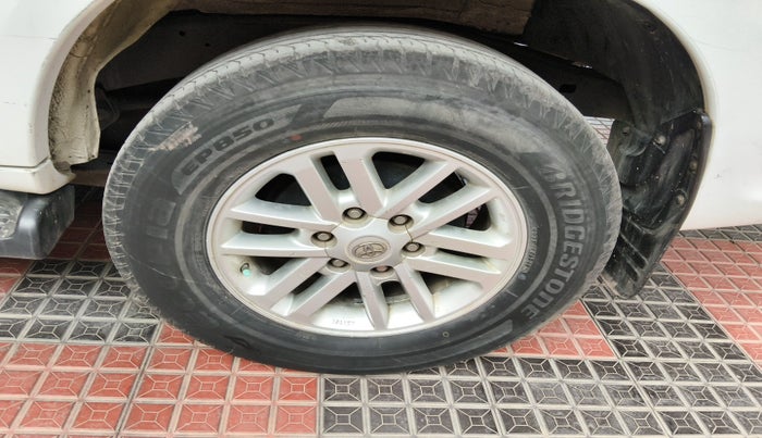 2014 Toyota Fortuner 3.0 4X2 AT, Diesel, Automatic, 2,32,708 km, tyre