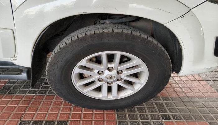 2014 Toyota Fortuner 3.0 4X2 AT, Diesel, Automatic, 2,32,708 km, tyre