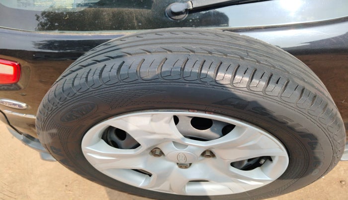 2014 Ford Ecosport TREND 1.5L DIESEL, Diesel, Manual, 1,58,377 km, tyre