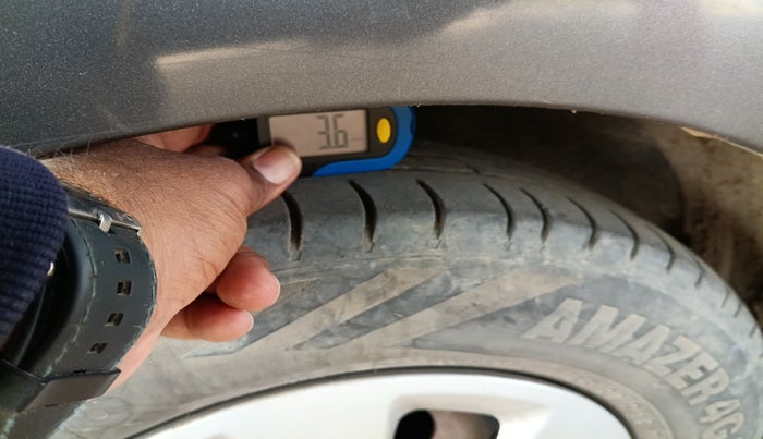 2013 Hyundai i10 MAGNA 1.1, Petrol, Manual, 1,21,070 km, tyre