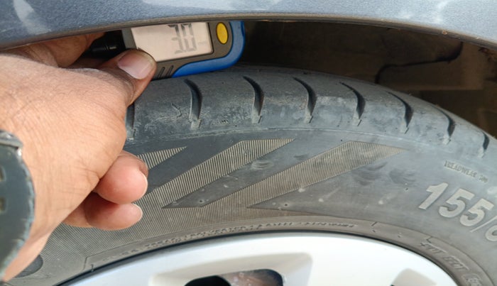 2013 Hyundai i10 MAGNA 1.1, Petrol, Manual, 1,21,070 km, tyre