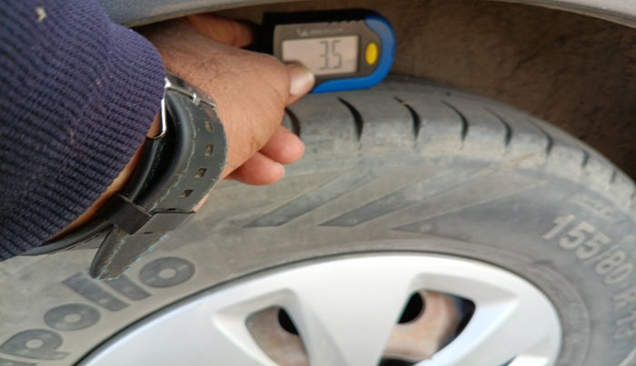 2013 Hyundai i10 MAGNA 1.1, Petrol, Manual, 1,21,070 km, tyre