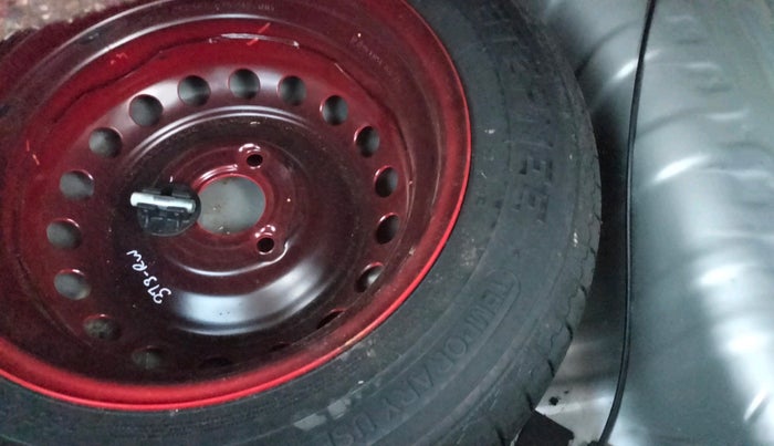 2022 Renault Kwid RXL 1.0 AMT, Petrol, Automatic, 48,959 km, tyre