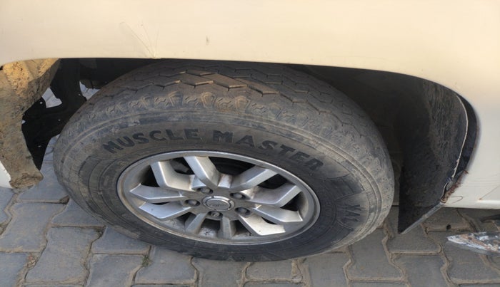 2016 Mahindra TUV300 T8, Diesel, Manual, 73,819 km, tyre