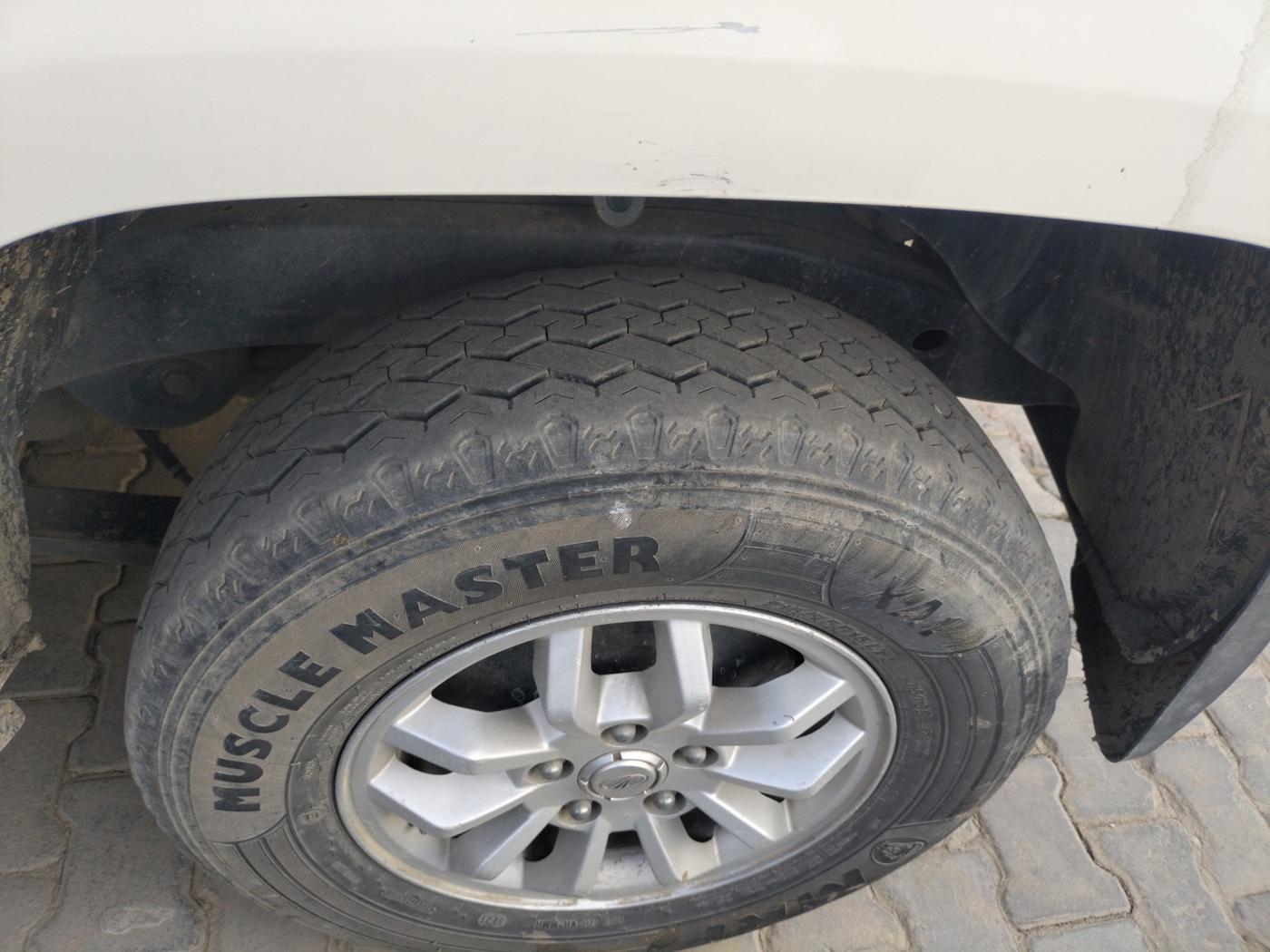 2016 Mahindra TUV300 T8, Diesel, Manual, 3,50,000 km, tyre
