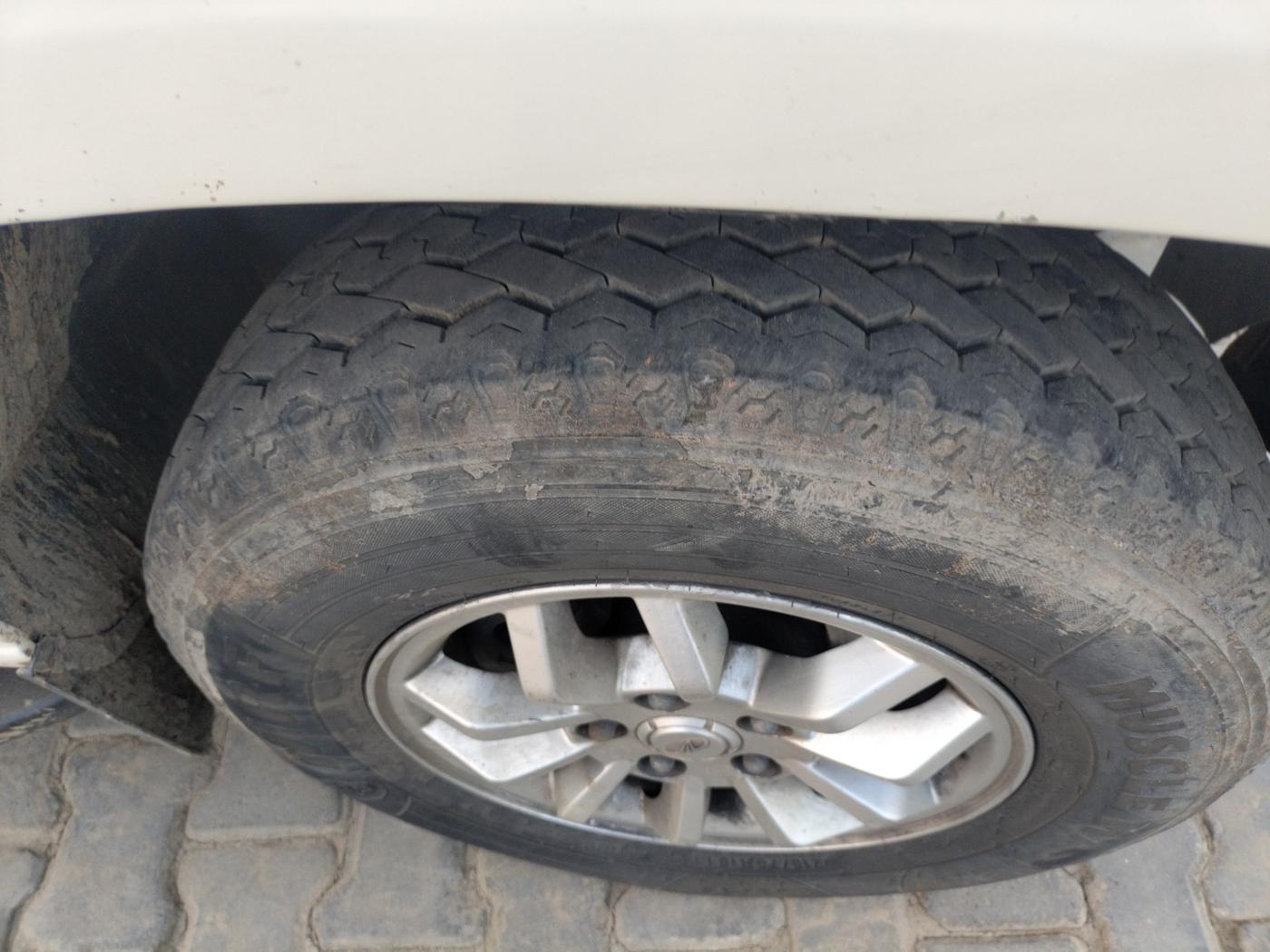 2016 Mahindra TUV300 T8, Diesel, Manual, 3,50,000 km, tyre
