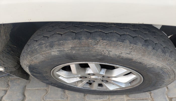 2016 Mahindra TUV300 T8, Diesel, Manual, 73,819 km, tyre