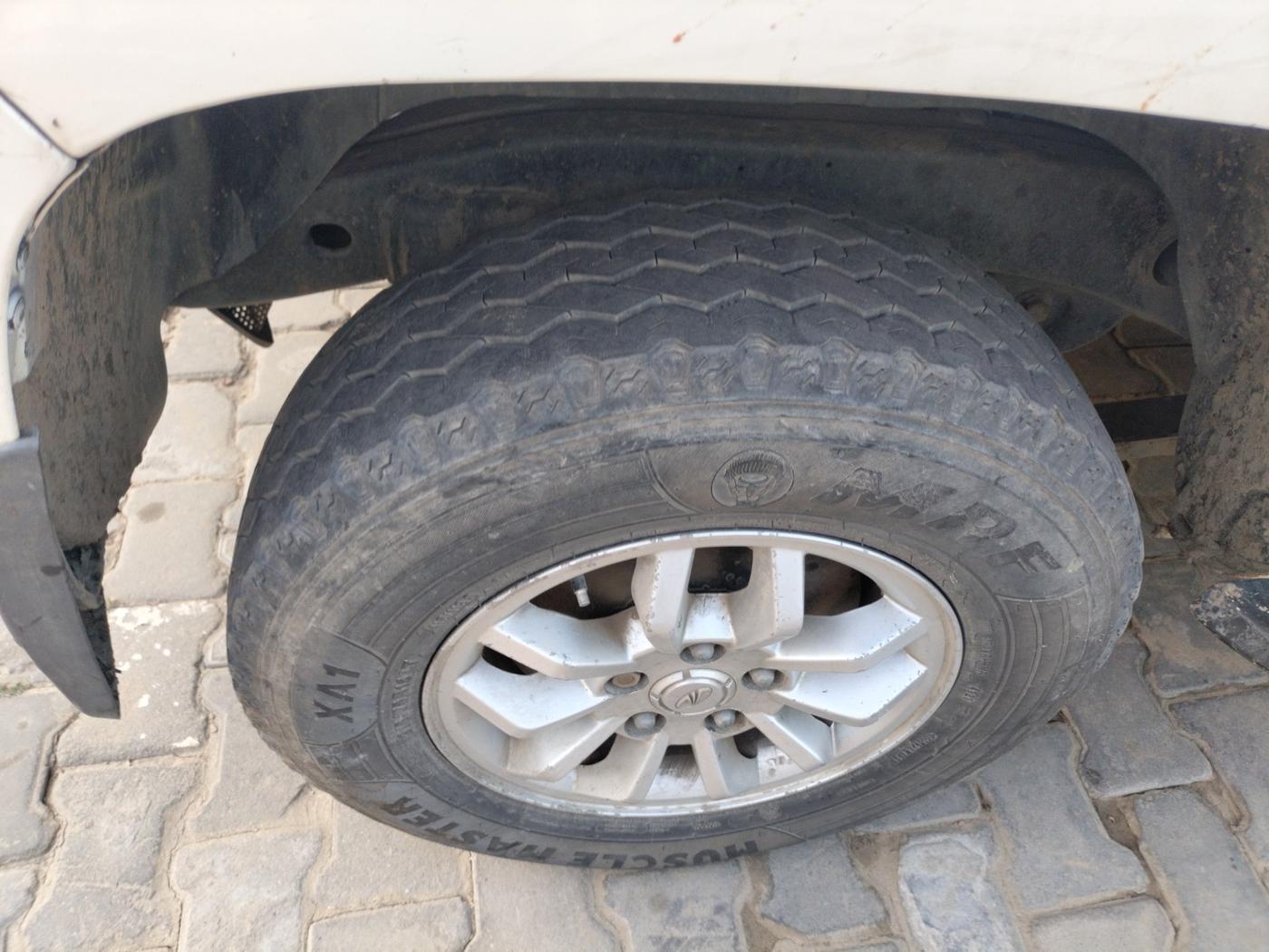 2016 Mahindra TUV300 T8, Diesel, Manual, 3,50,000 km, tyre