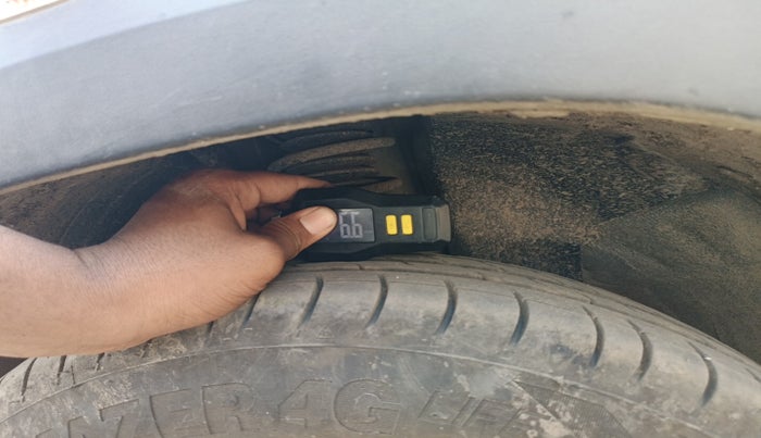 2016 Renault Kwid RXL, Petrol, Manual, 97,794 km, tyre