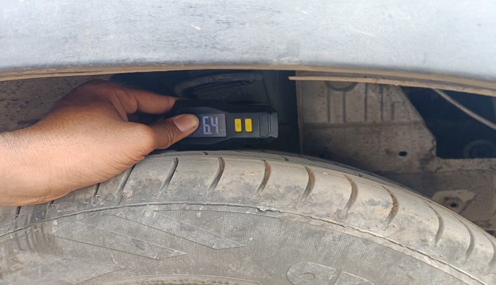 2016 Renault Kwid RXL, Petrol, Manual, 97,794 km, tyre