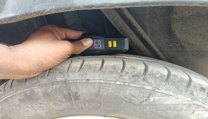 2016 Renault Kwid RXL, Petrol, Manual, 97,794 km, tyre