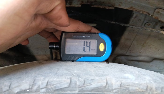 2013 Renault Scala RXL DIESEL, Diesel, Manual, 1,62,863 km, tyre