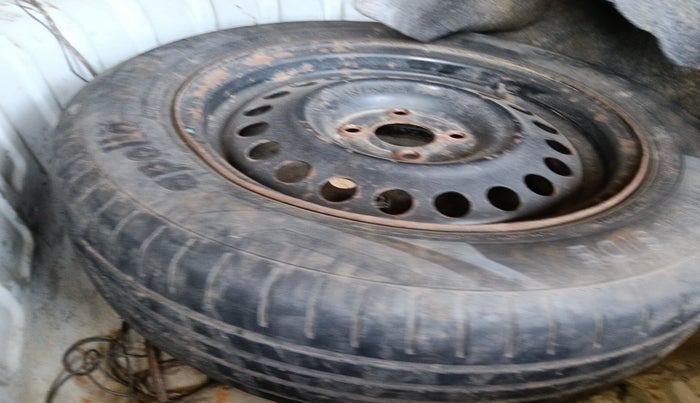 2013 Renault Scala RXL DIESEL, Diesel, Manual, 1,62,863 km, tyre