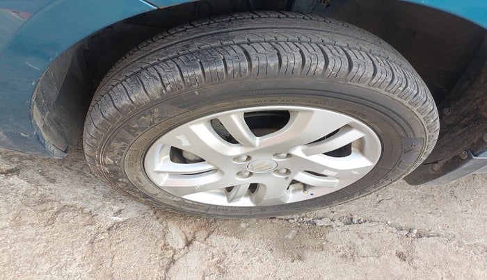 2014 Maruti Swift Dzire ZXI, Petrol, Manual, 40,366 km, tyre