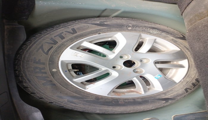 2014 Maruti Swift Dzire ZXI, Petrol, Manual, 40,366 km, tyre