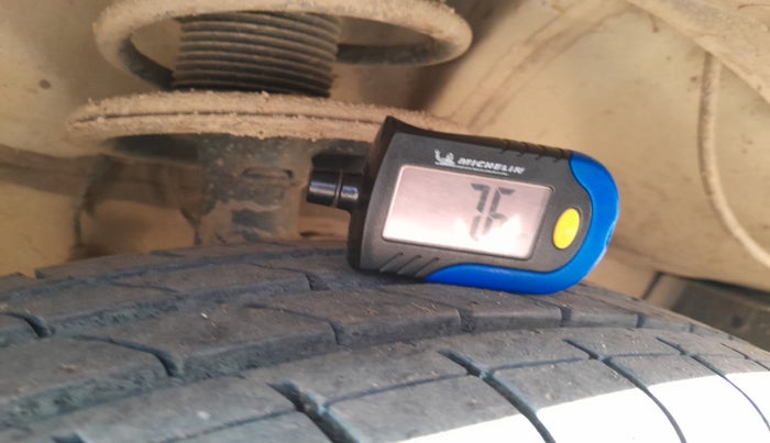 2011 Maruti Swift Dzire ZXI, Petrol, Manual, 1,06,109 km, tyre