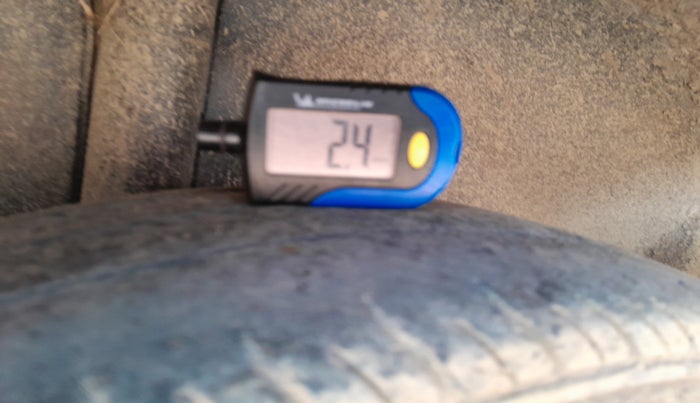 2011 Maruti Swift Dzire ZXI, Petrol, Manual, 1,06,109 km, tyre