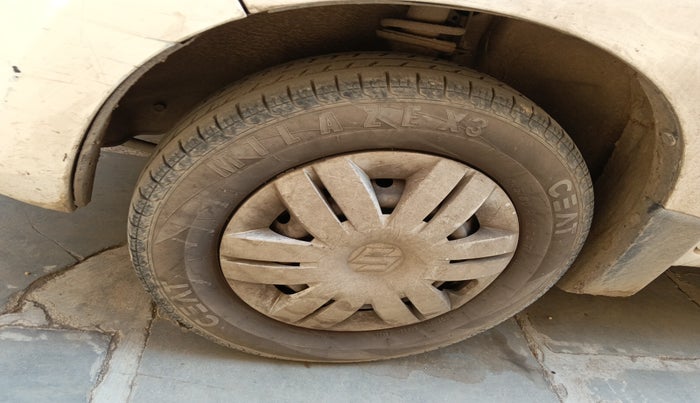 2015 Maruti Alto 800 LXI, CNG, Manual, 1,16,892 km, tyre