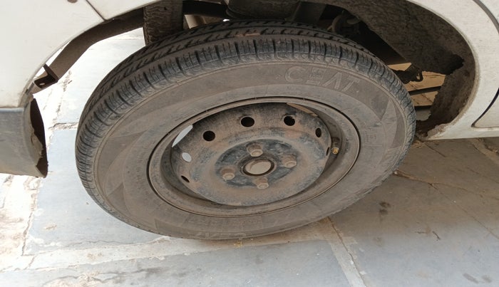 2015 Maruti Alto 800 LXI, CNG, Manual, 1,16,892 km, tyre