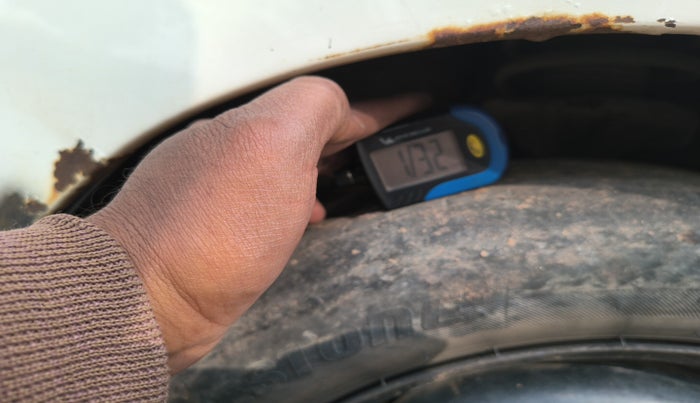 2013 Hyundai Santro Xing GLS, Petrol, Manual, 1,74,256 km, tyre