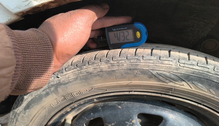 2013 Hyundai Santro Xing GLS, Petrol, Manual, 1,74,256 km, tyre