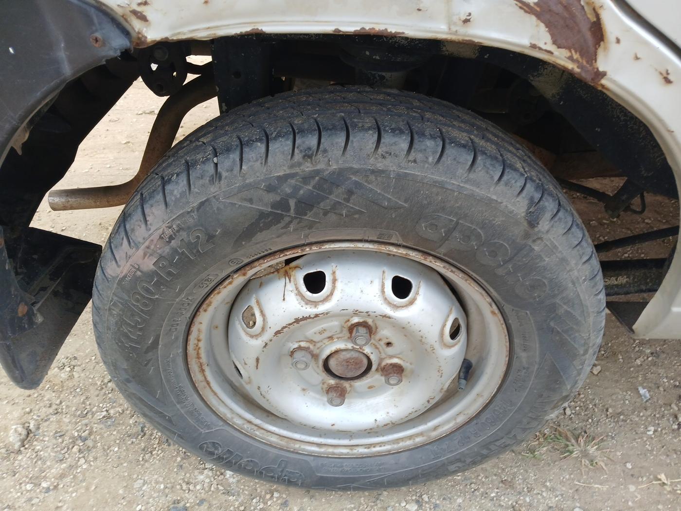 2010 Maruti Alto LXI, Petrol, Manual, 56,963 km, tyre