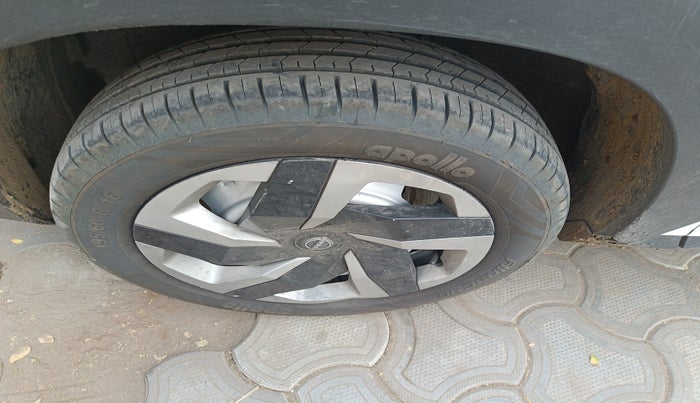 2021 Nissan MAGNITE XL, Petrol, Manual, 22,793 km, tyre