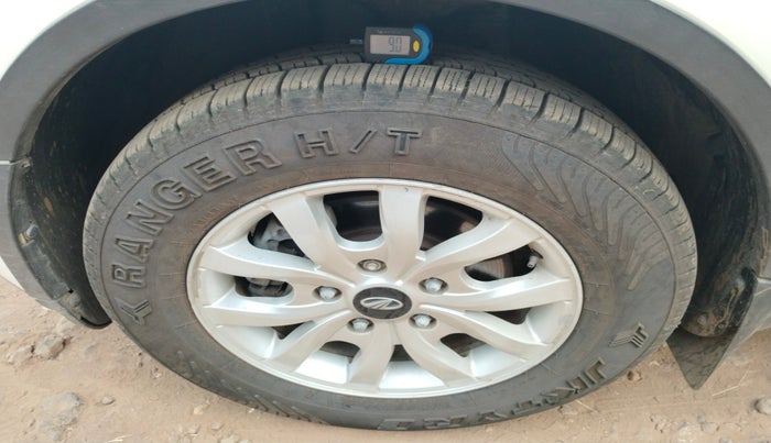 2015 Mahindra XUV500 W10, Diesel, Manual, 1,08,787 km, tyre