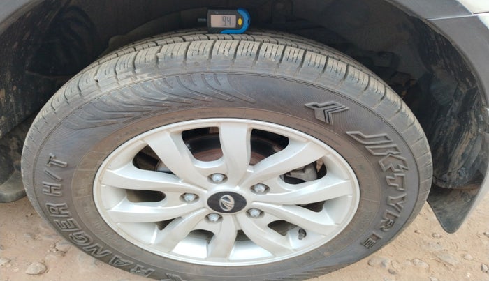 2015 Mahindra XUV500 W10, Diesel, Manual, 1,08,787 km, tyre