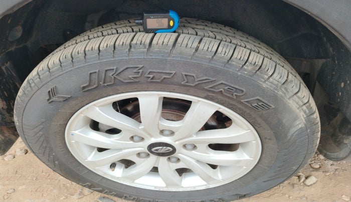 2015 Mahindra XUV500 W10, Diesel, Manual, 1,08,787 km, tyre