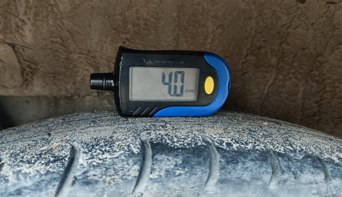 2012 Maruti Wagon R 1.0 LXI, Petrol, Manual, 2,46,097 km, tyre