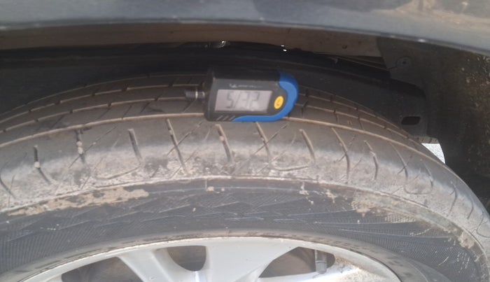 2018 Toyota Innova Crysta 2.4 G 8 STR, Diesel, Manual, 89,895 km, tyre