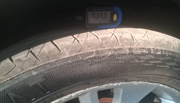 2018 Toyota Innova Crysta 2.4 G 8 STR, Diesel, Manual, 89,895 km, tyre