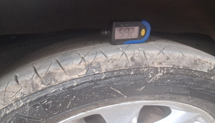 2018 Toyota Innova Crysta 2.4 G 8 STR, Diesel, Manual, 89,895 km, tyre