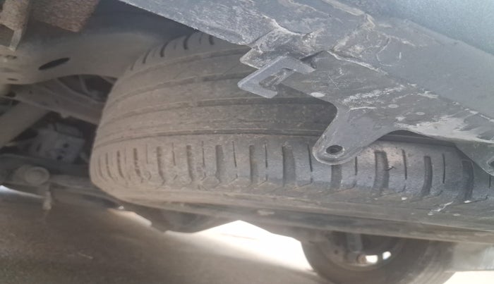 2018 Toyota Innova Crysta 2.4 G 8 STR, Diesel, Manual, 89,895 km, tyre