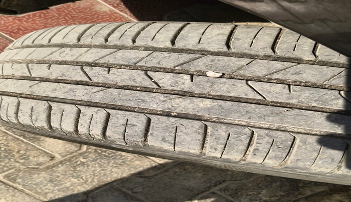 2012 Volkswagen Passat 2.0 PD DSG, Diesel, Automatic, 1,96,410 km, tyre