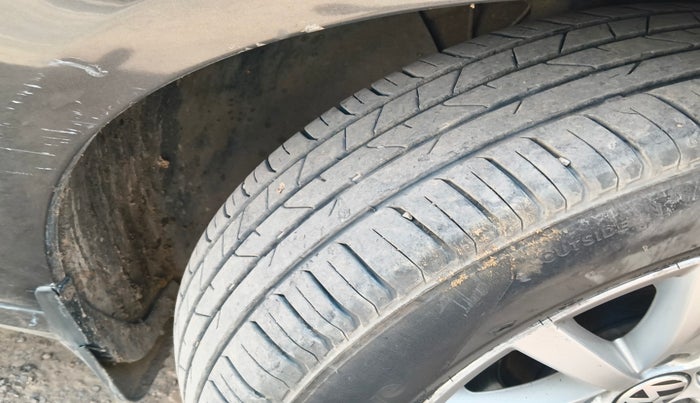 2012 Volkswagen Passat 2.0 PD DSG, Diesel, Automatic, 1,96,410 km, tyre