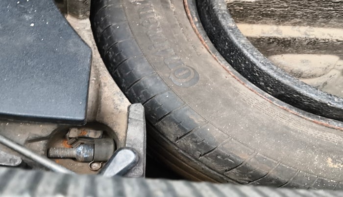 2012 Volkswagen Passat 2.0 PD DSG, Diesel, Automatic, 1,96,410 km, tyre